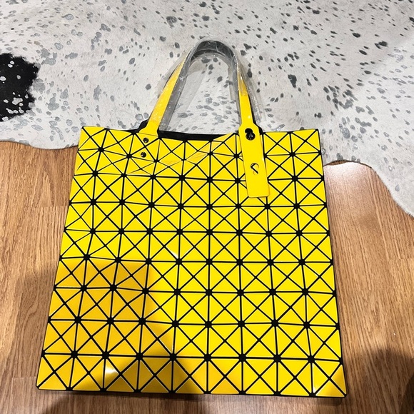 Issey Miyake Handbags - Issey Miyake BAO BAO
Good condition
Yellow, Plastic